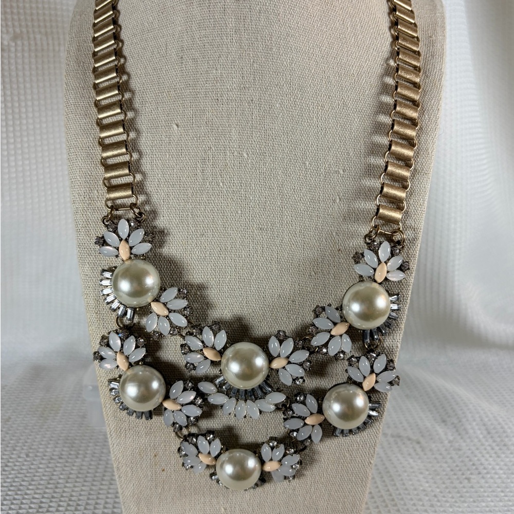 Elegant Faux Pearls and Floral Statement Necklace
